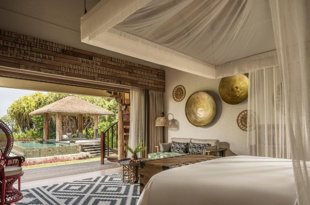 FOUR SEASONS RESORT SEYCHELLES AT DESROCHES ISLAND