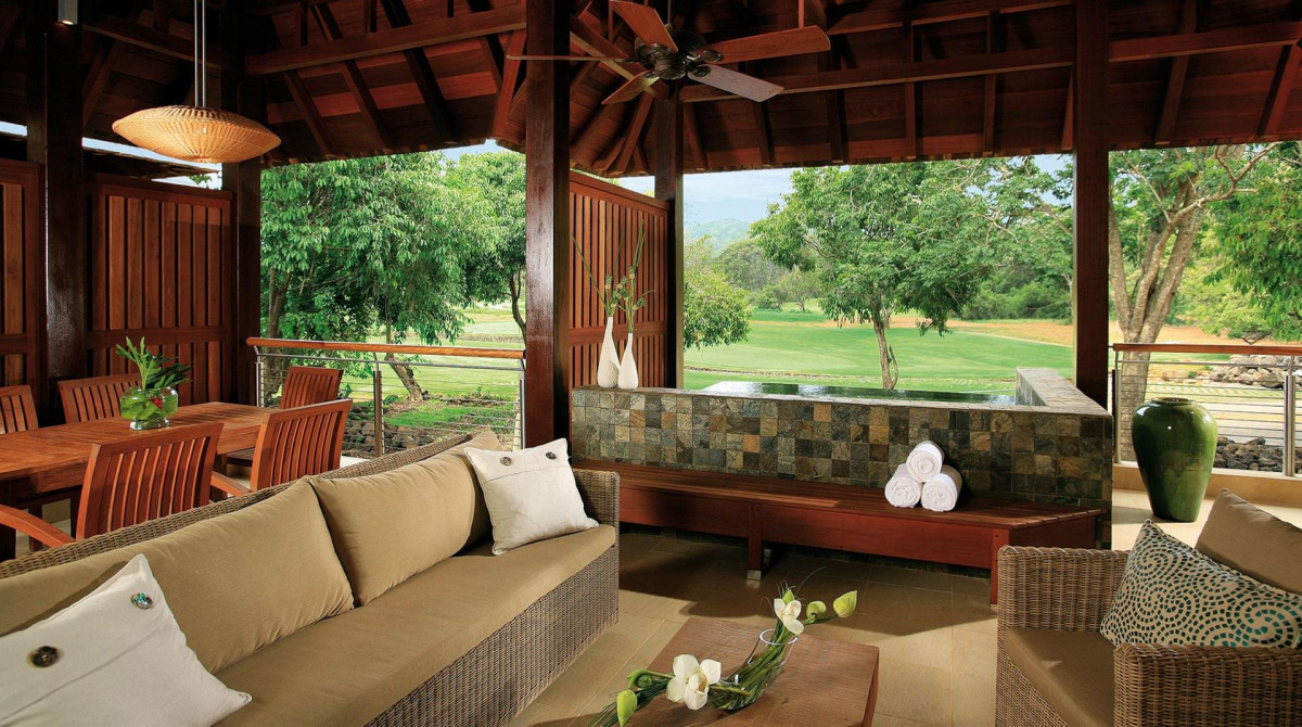 THE BAY CLUB AT ANAHITA