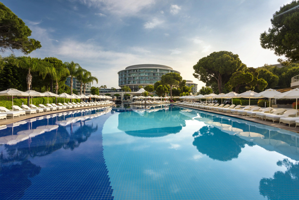 CALISTA LUXURY RESORT