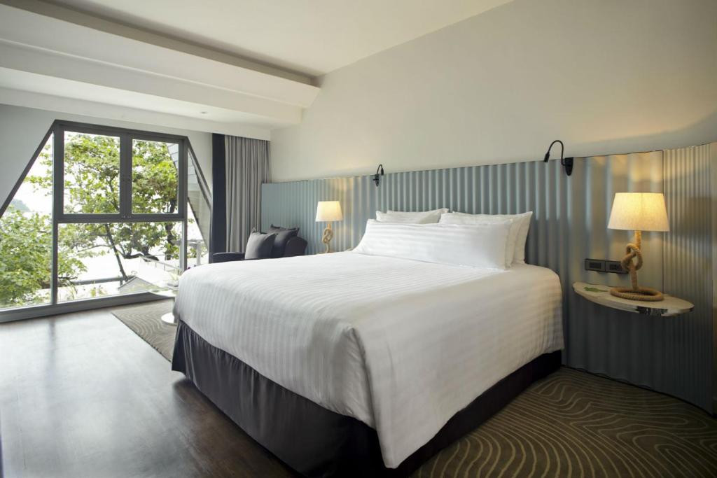 THE BOATHOUSE PHUKET