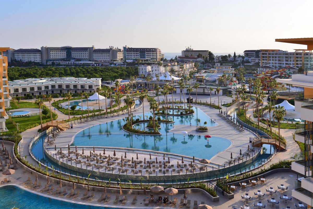 AZURA WORLD HOTEL