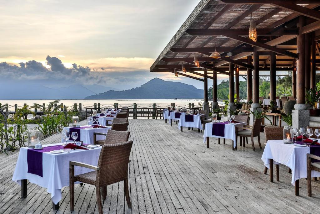 L'ALYA NINH VAN BAY