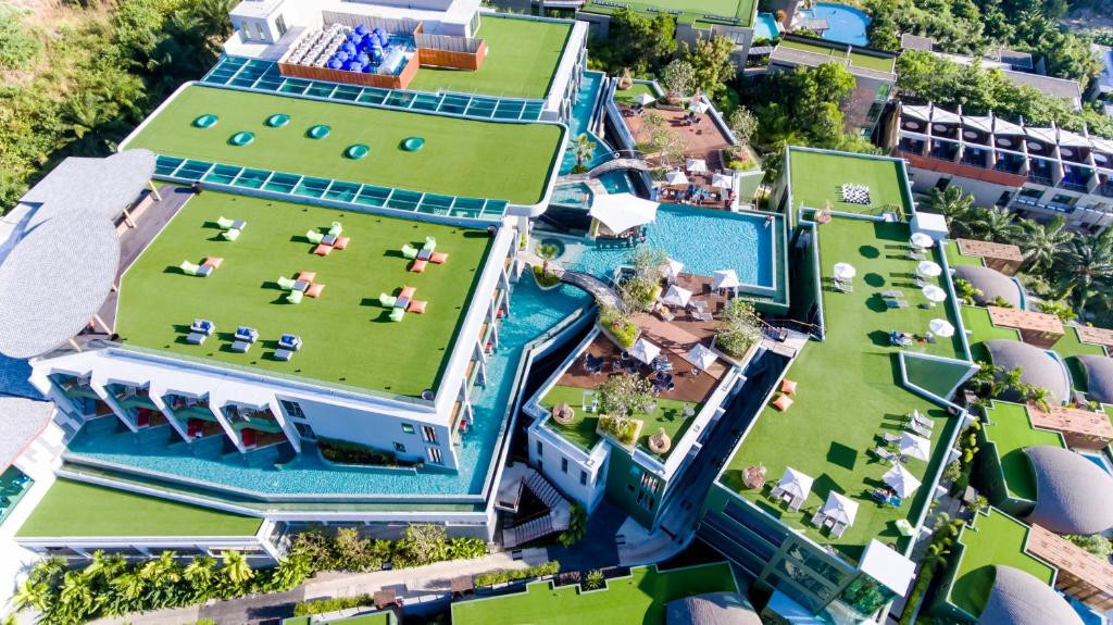 CREST RESORT & POOL VILLAS