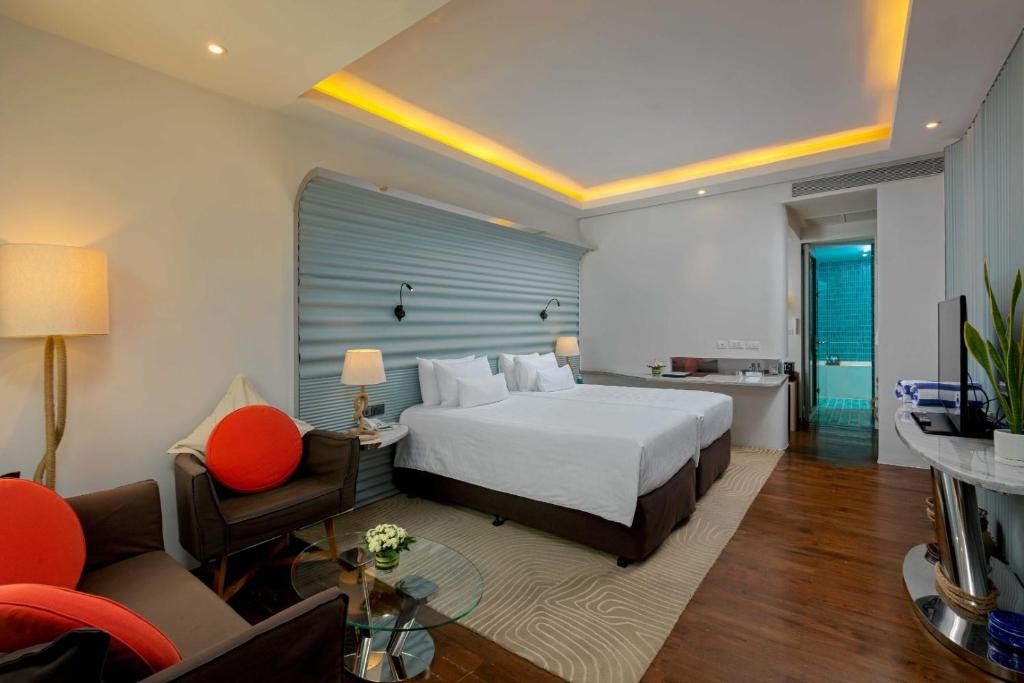 THE BOATHOUSE PHUKET