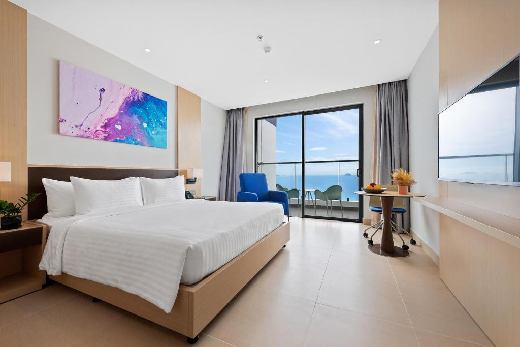 THE EMPYREAN CAM RANH