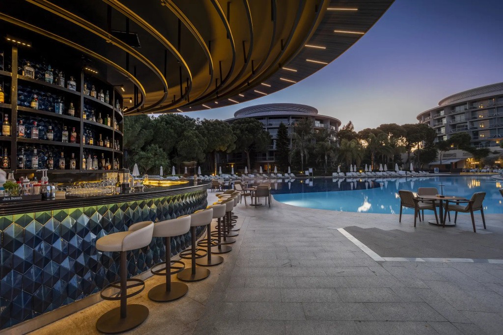 CALISTA LUXURY RESORT