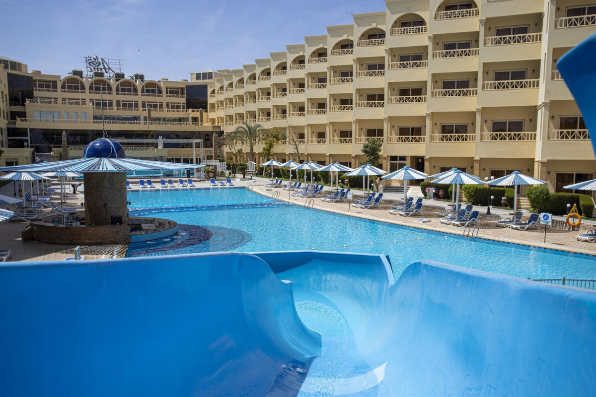 AMC ROYAL HOTEL