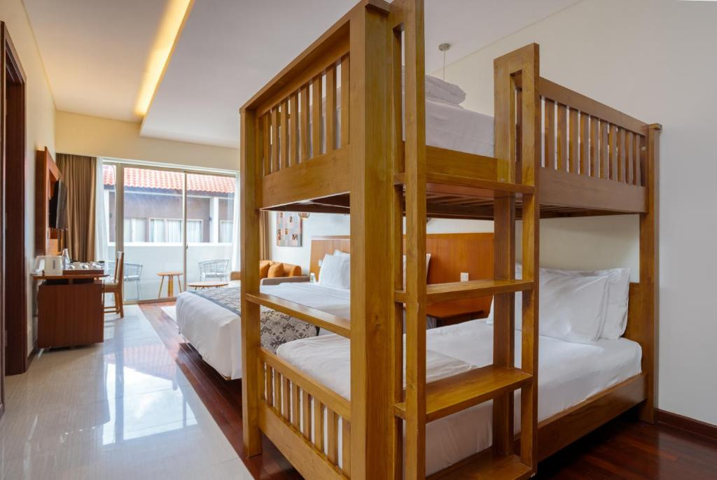 MERUSAKA NUSA DUA