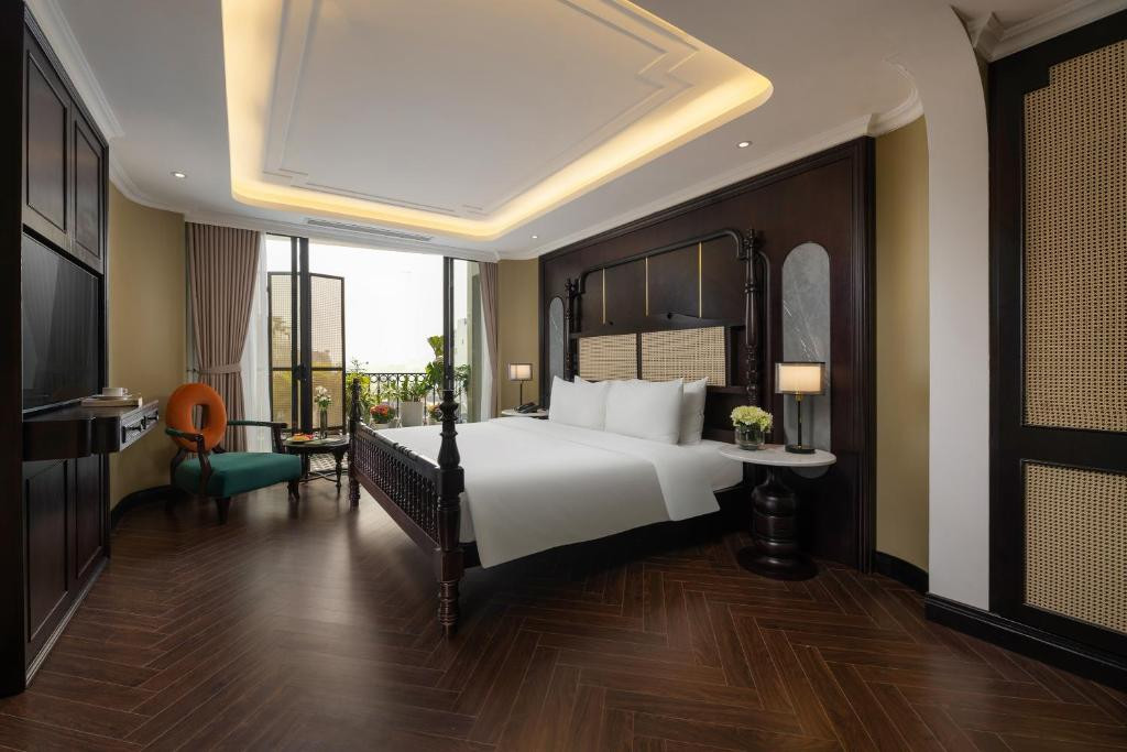 MAY DE VILLE CROWN HOTEL AND SPA HANOI