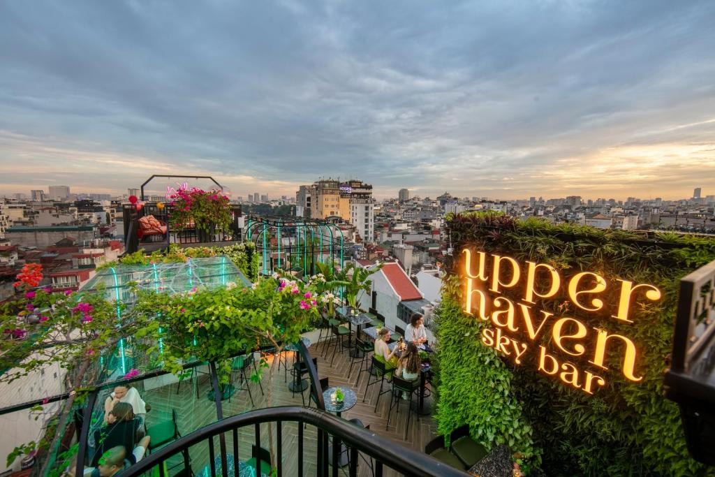MAY DE VILLE CROWN HOTEL AND SPA HANOI