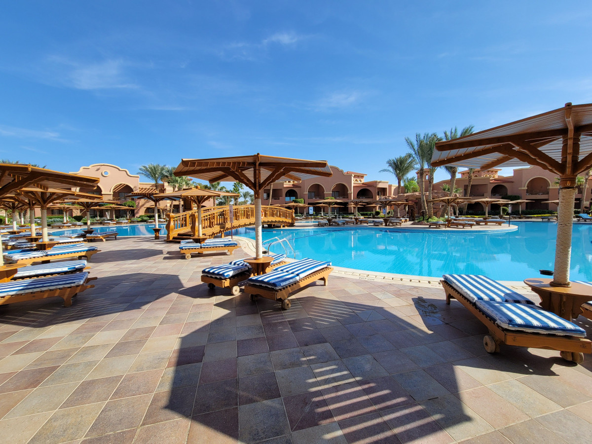CHARMILLION GARDENS AQUA PARK
