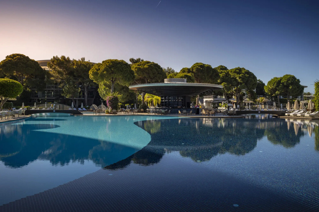 CALISTA LUXURY RESORT