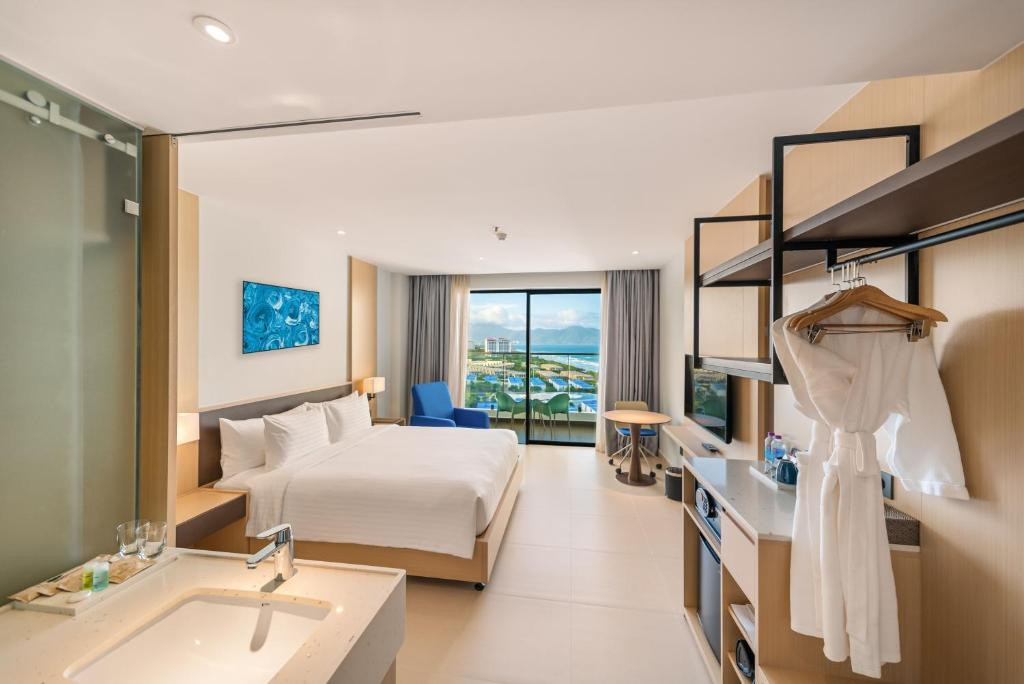 THE EMPYREAN CAM RANH