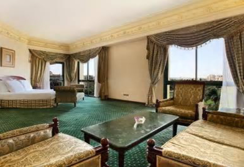 HILTON PYRAMIDS GOLF