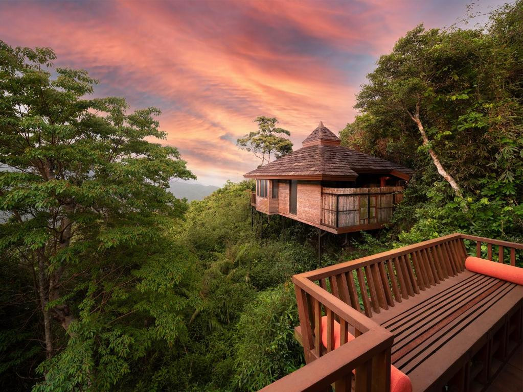 YALONG BAY EARTHLY PARADISE BIRDS NEST RESORT