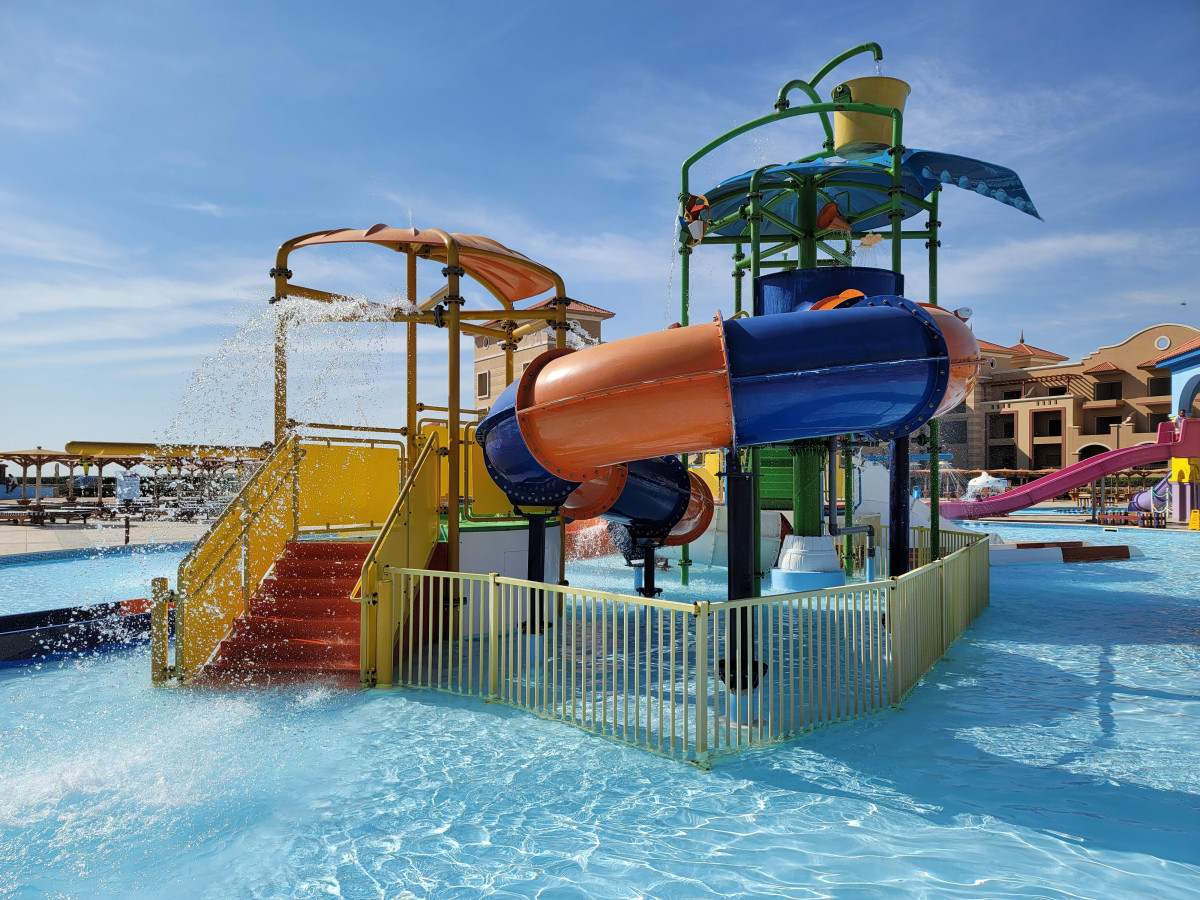 CHARMILLION GARDENS AQUA PARK