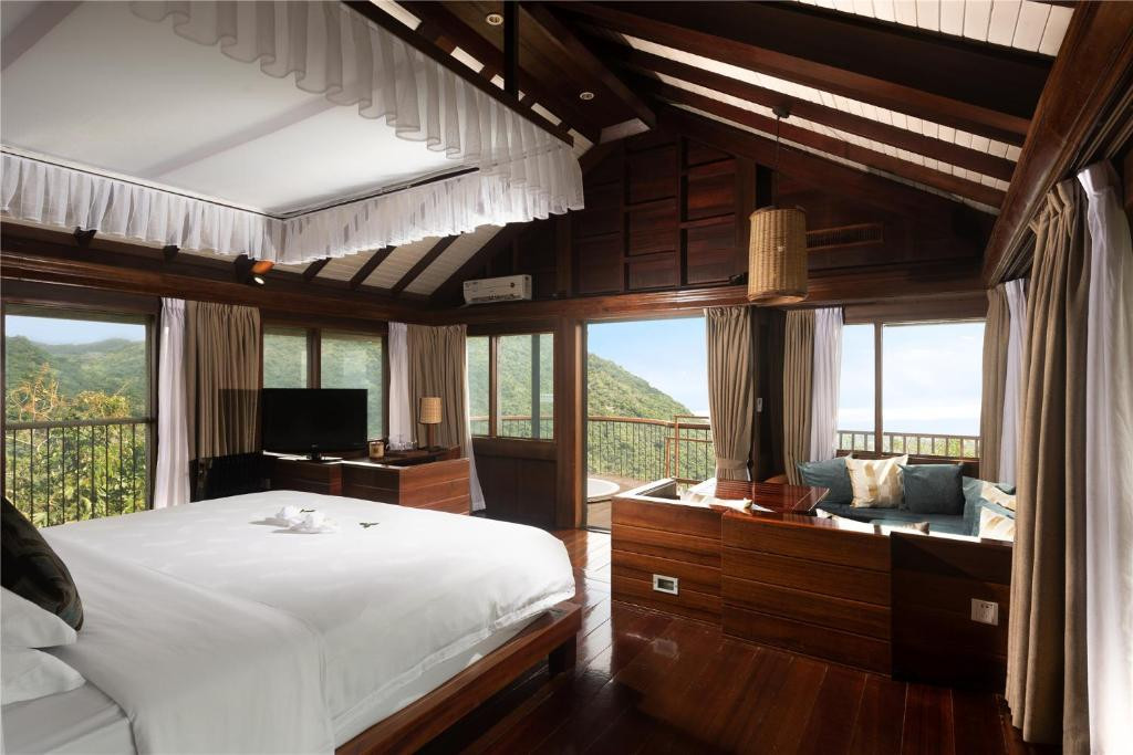 YALONG BAY EARTHLY PARADISE BIRDS NEST RESORT