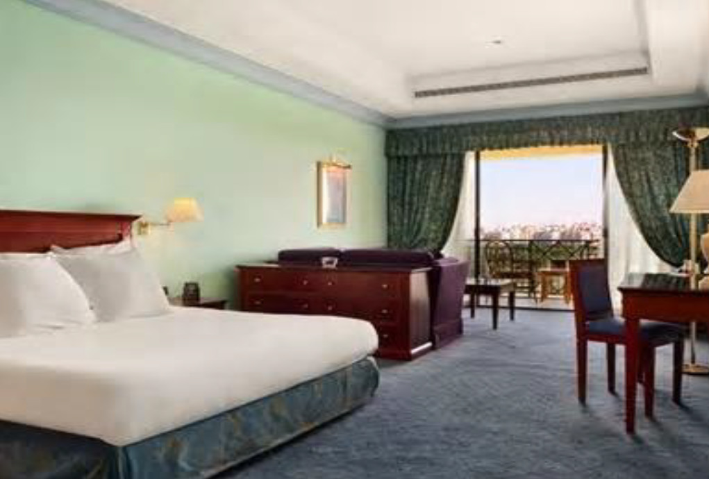 HILTON PYRAMIDS GOLF