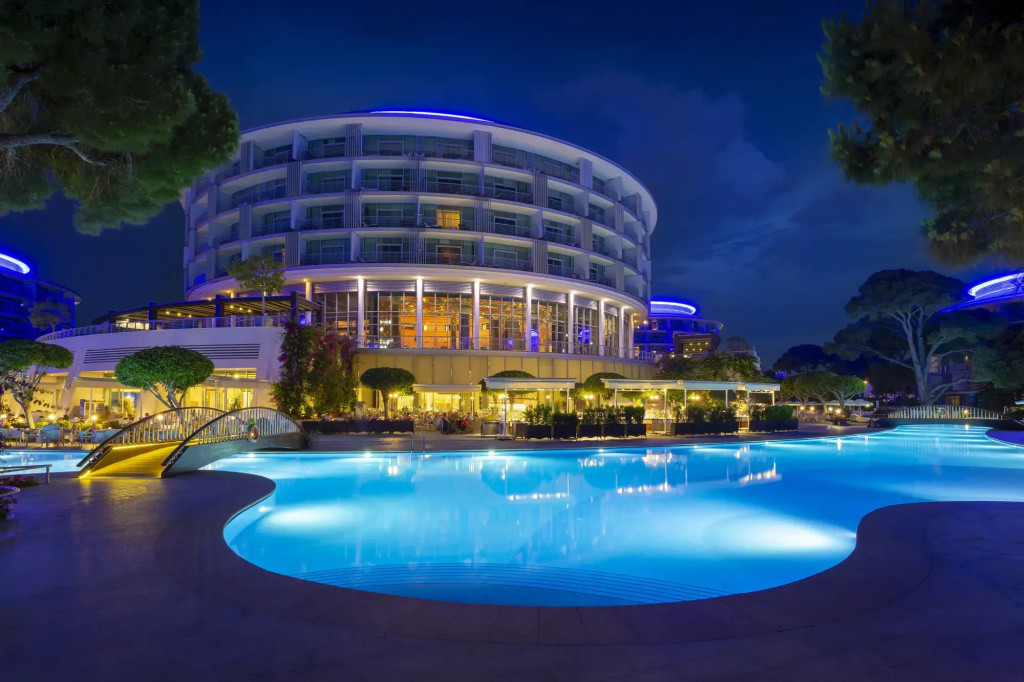 CALISTA LUXURY RESORT