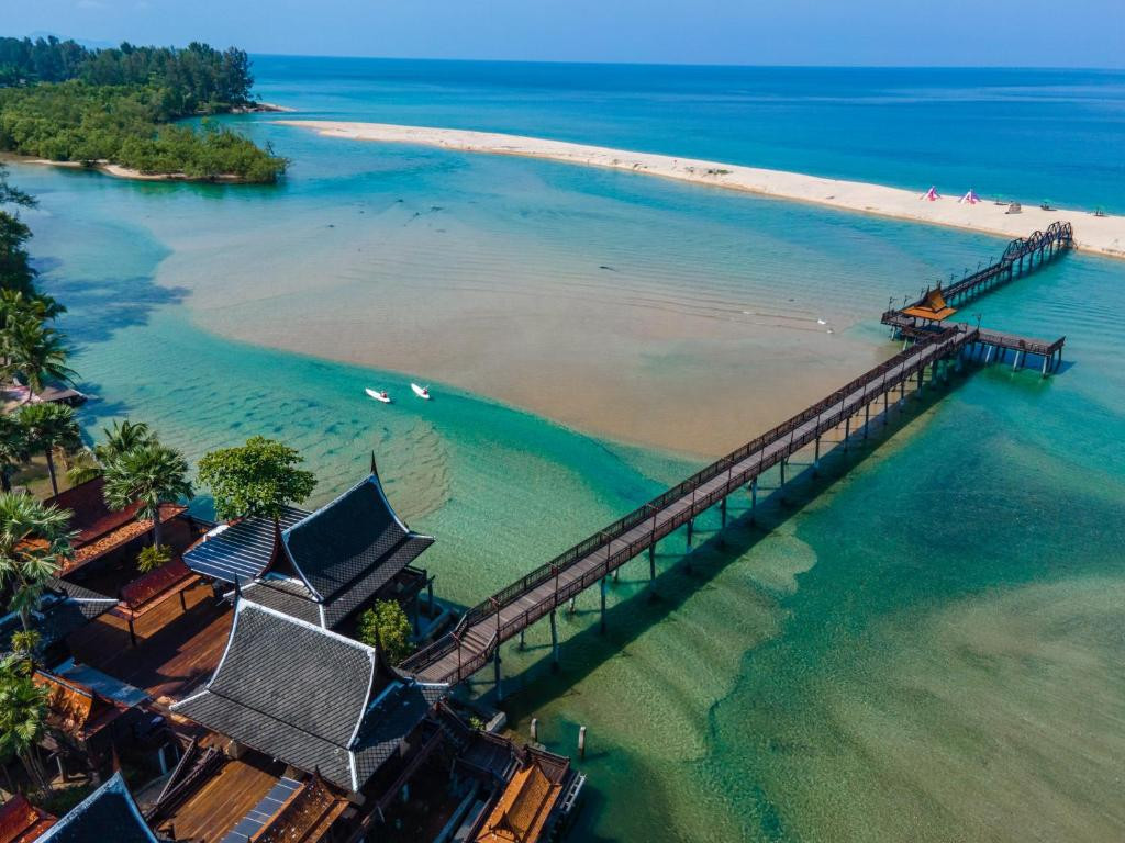 THE HOTSPRING BEACH RESORT & SPA
