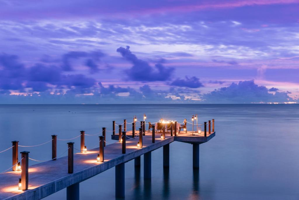 FOUR SEASONS RESORT SEYCHELLES AT DESROCHES ISLAND
