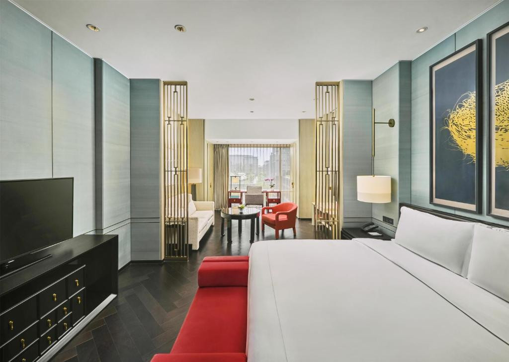 WALDORF ASTORIA