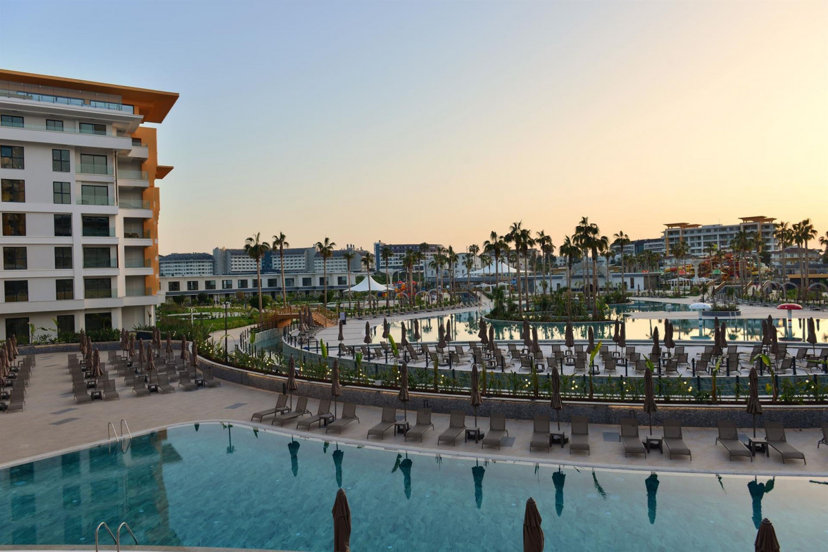 AZURA WORLD HOTEL