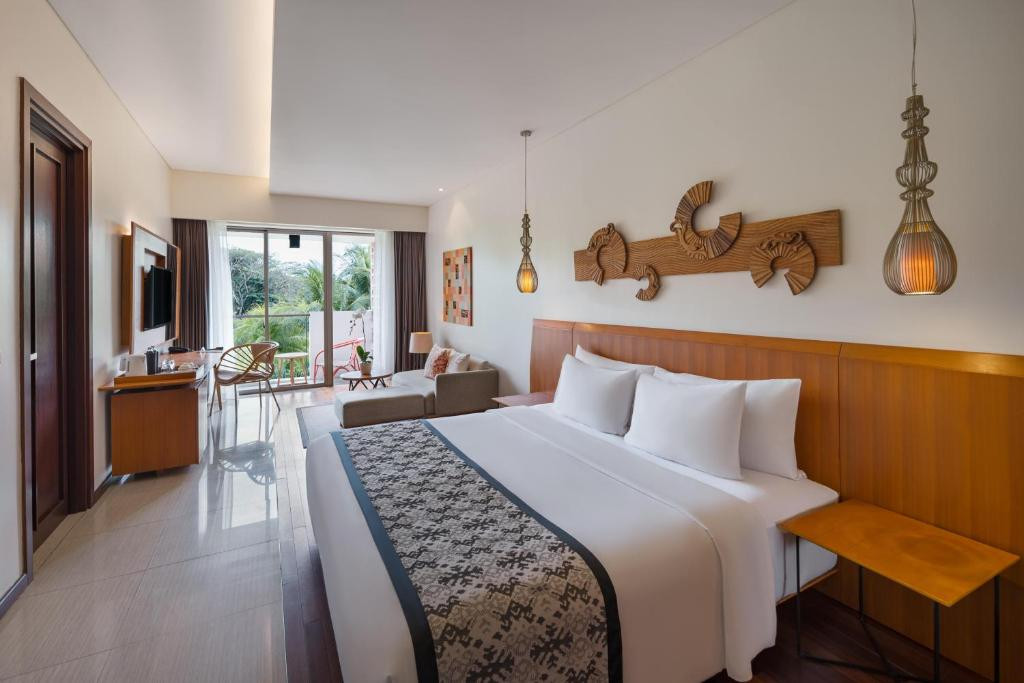 MERUSAKA NUSA DUA