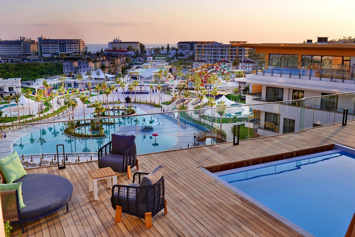 AZURA WORLD HOTEL