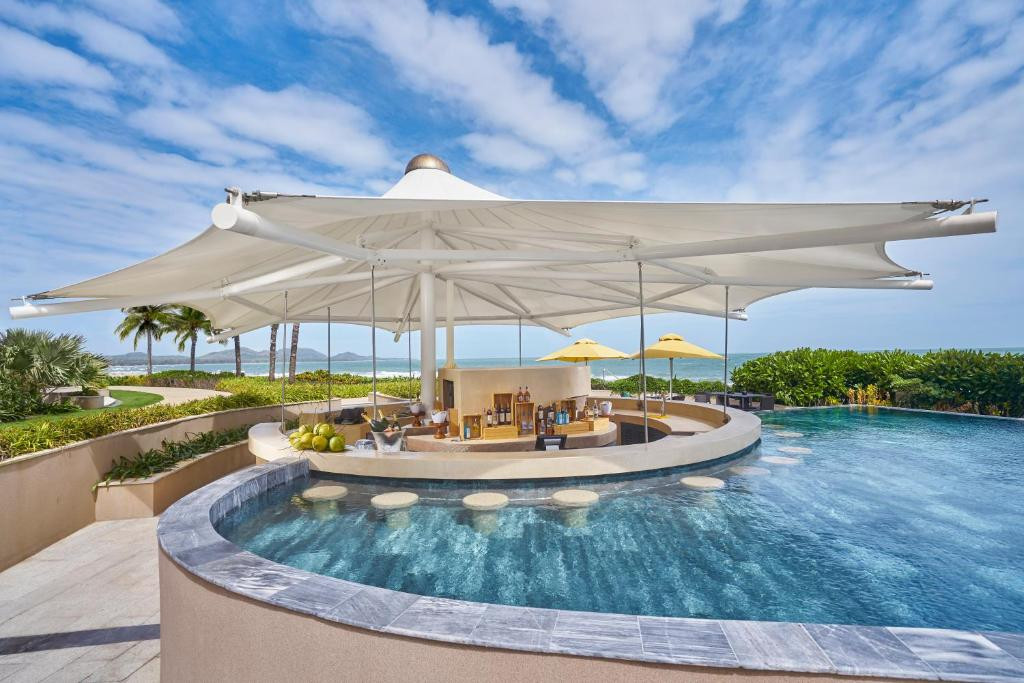 HOLIDAY INN RESORT HO TRAM BEACH