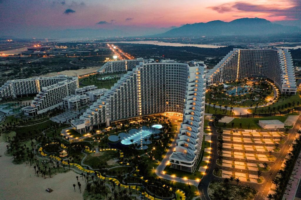 THE EMPYREAN CAM RANH