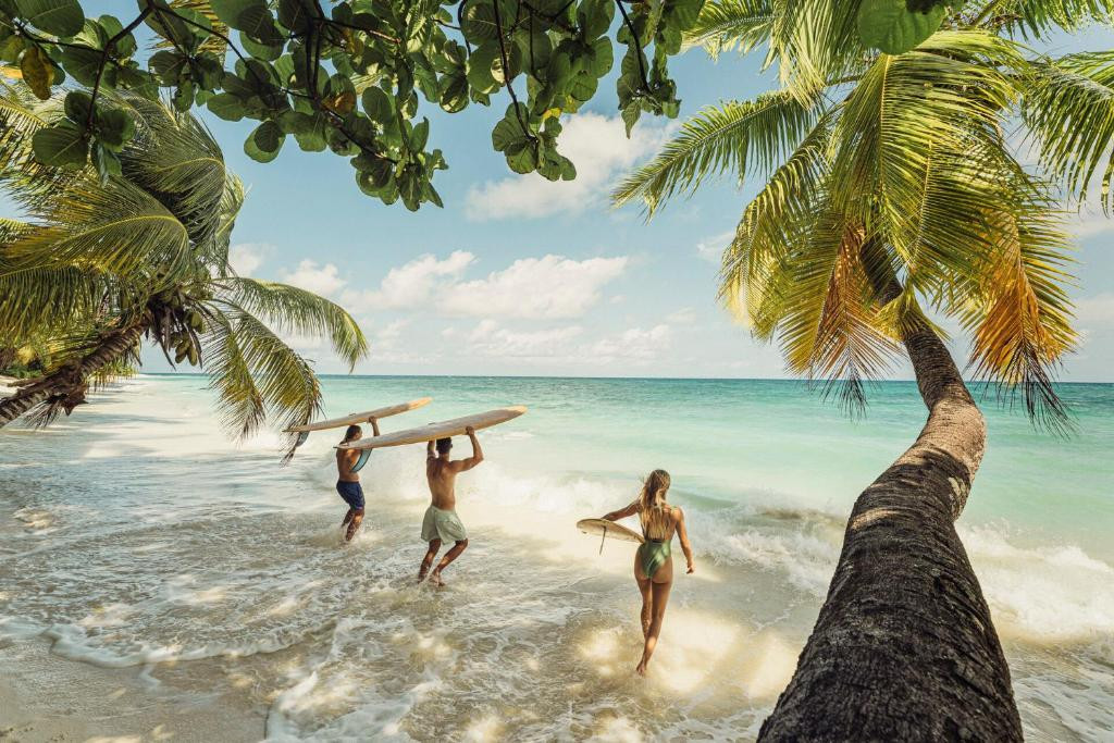 FOUR SEASONS RESORT SEYCHELLES AT DESROCHES ISLAND