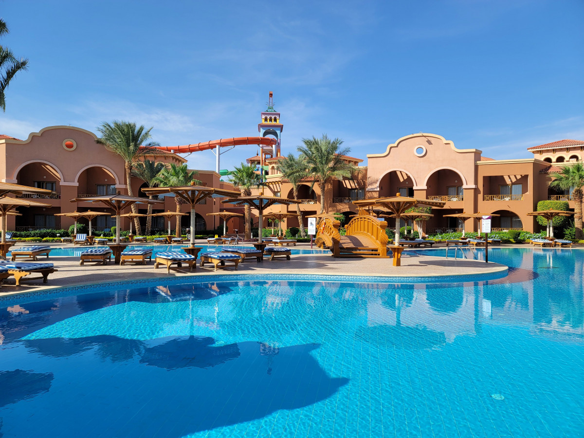 CHARMILLION GARDENS AQUA PARK