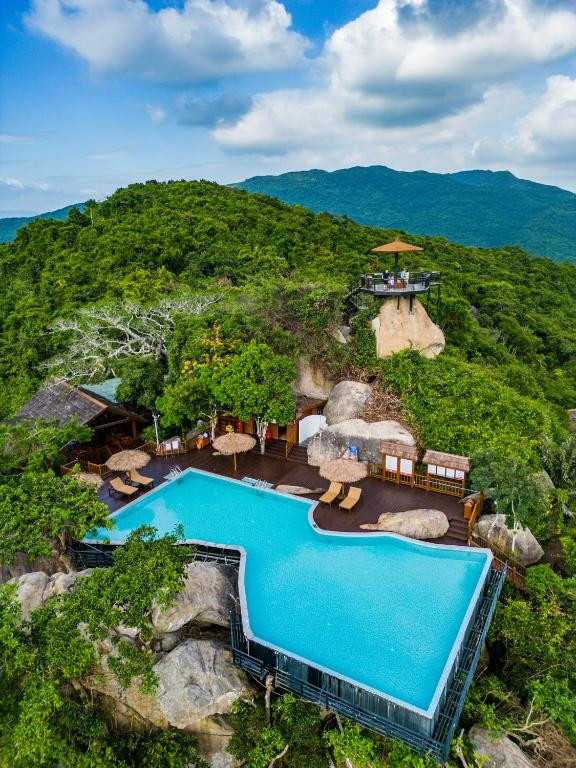 YALONG BAY EARTHLY PARADISE BIRDS NEST RESORT