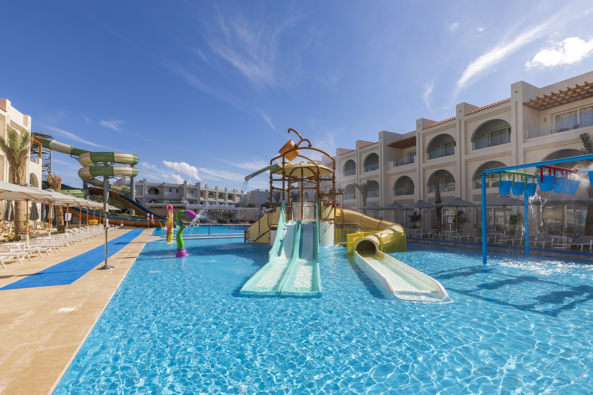 POSH CLUB BY SUNRISE GRAND SELECT MONTEMARE RESORT