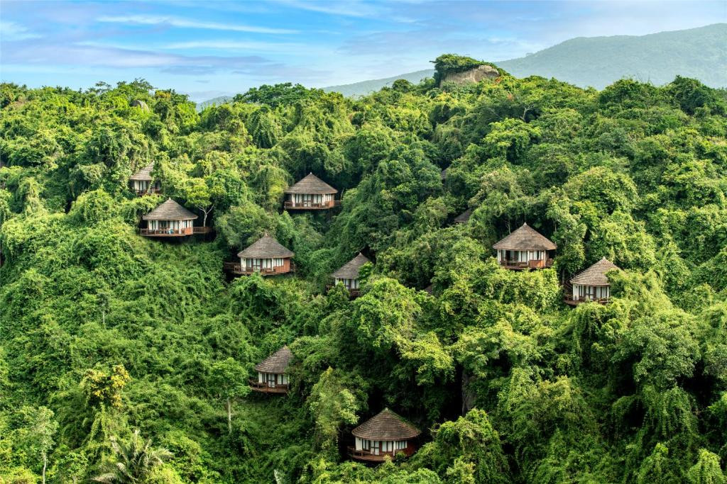 YALONG BAY EARTHLY PARADISE BIRDS NEST RESORT