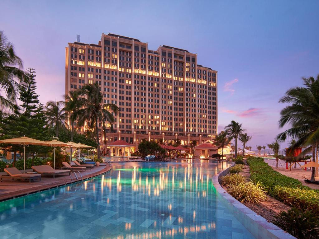 HOLIDAY INN RESORT HO TRAM BEACH
