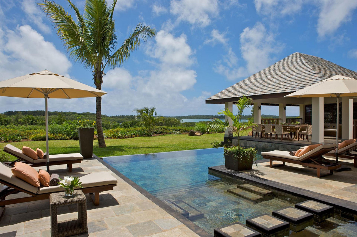 THE BAY CLUB AT ANAHITA