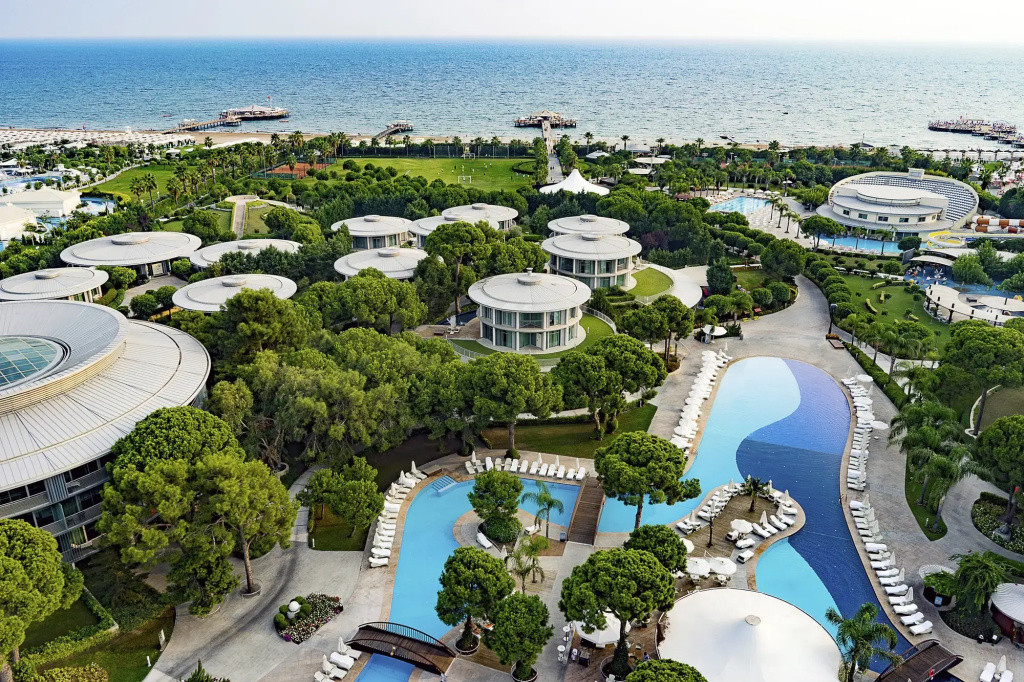 CALISTA LUXURY RESORT