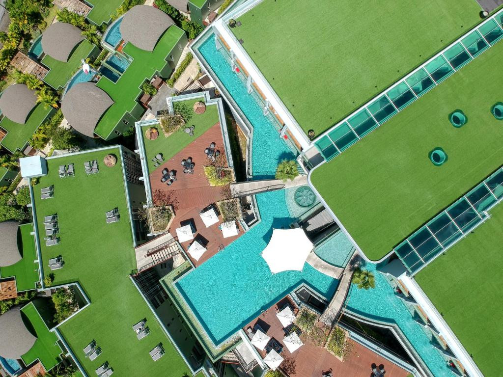 CREST RESORT & POOL VILLAS