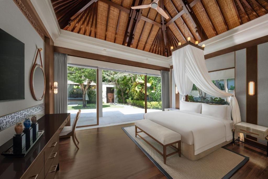 THE LAGUNA, A LUXURY COLLECTION