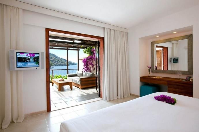 HILLSIDE BEACH CLUB