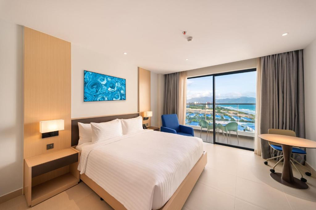 THE EMPYREAN CAM RANH