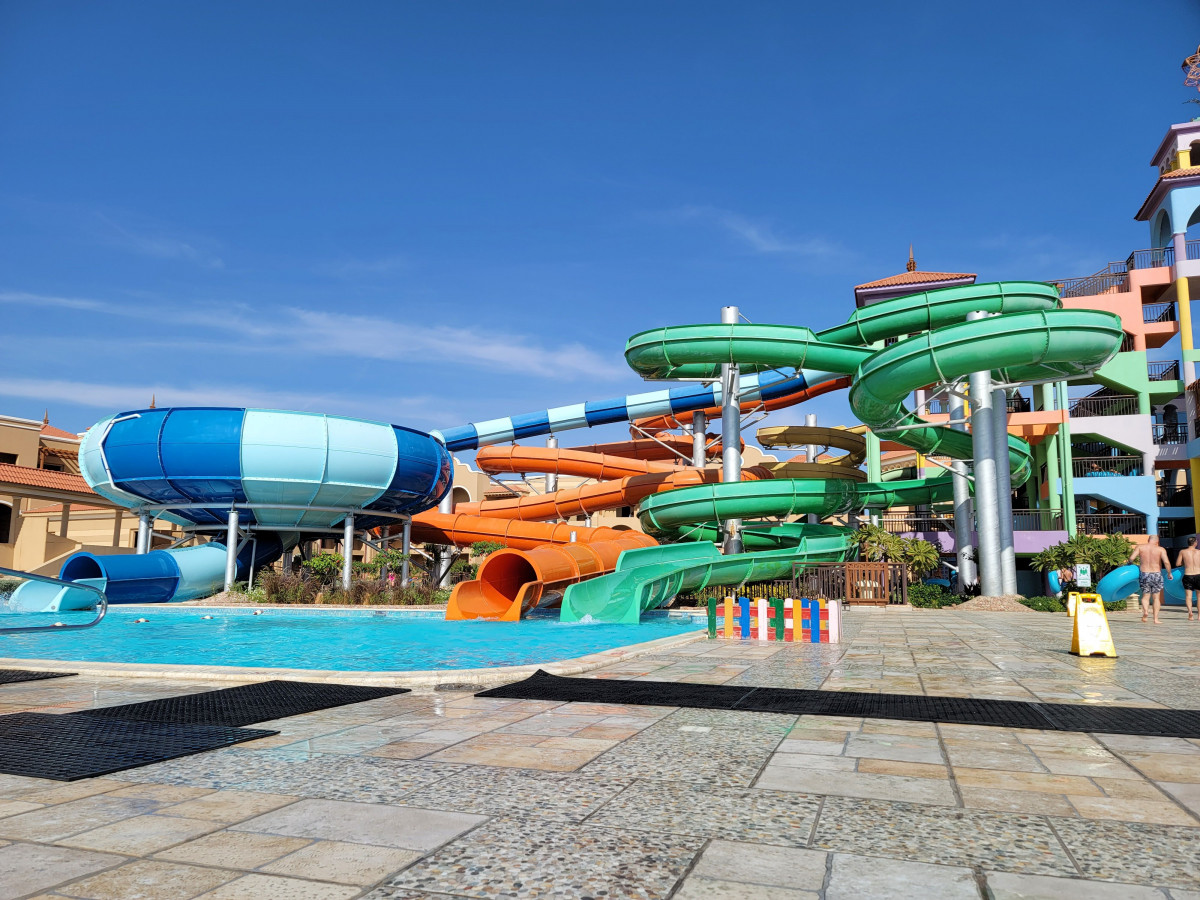CHARMILLION GARDENS AQUA PARK