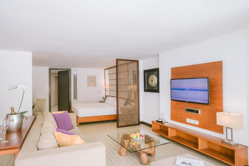 LV8 RESORT HOTEL