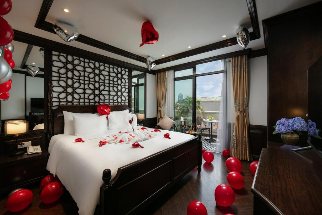 MAY DE VILLE CROWN HOTEL AND SPA HANOI