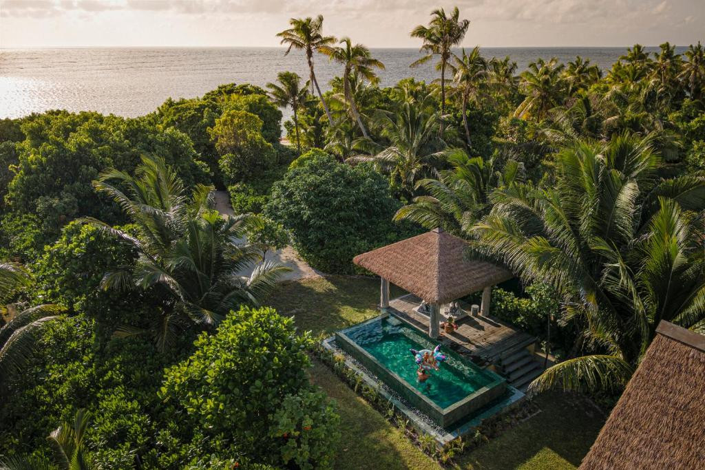 FOUR SEASONS RESORT SEYCHELLES AT DESROCHES ISLAND